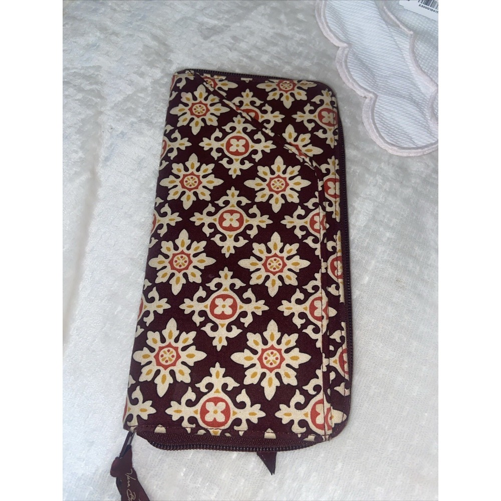 VERA BRADLEY Travel Organizer Wallet MEDALLION Large Brown